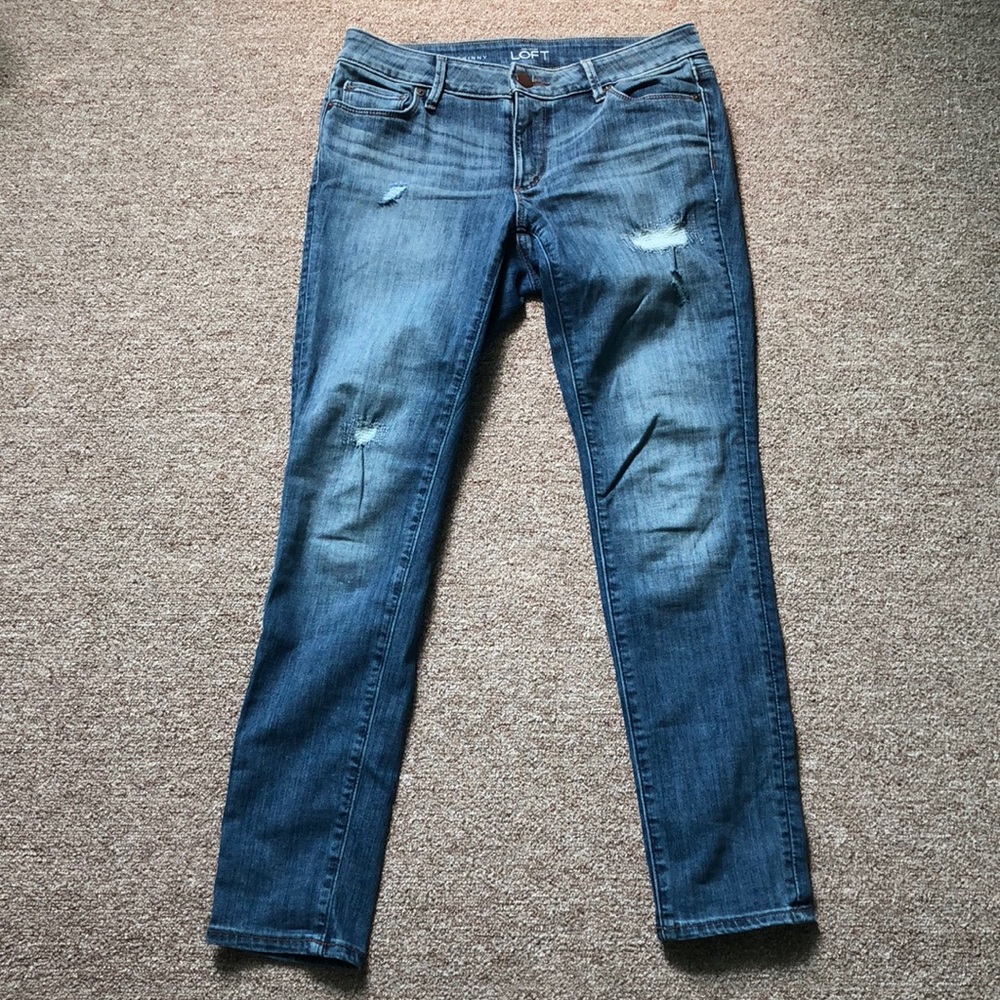 Loft Distressed Curvy Skinny Jeans in 4P
